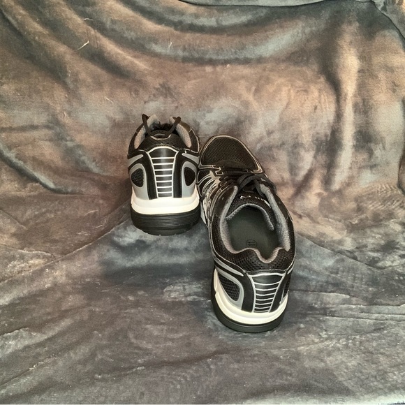 Defy gravity - Picture 3 of 3